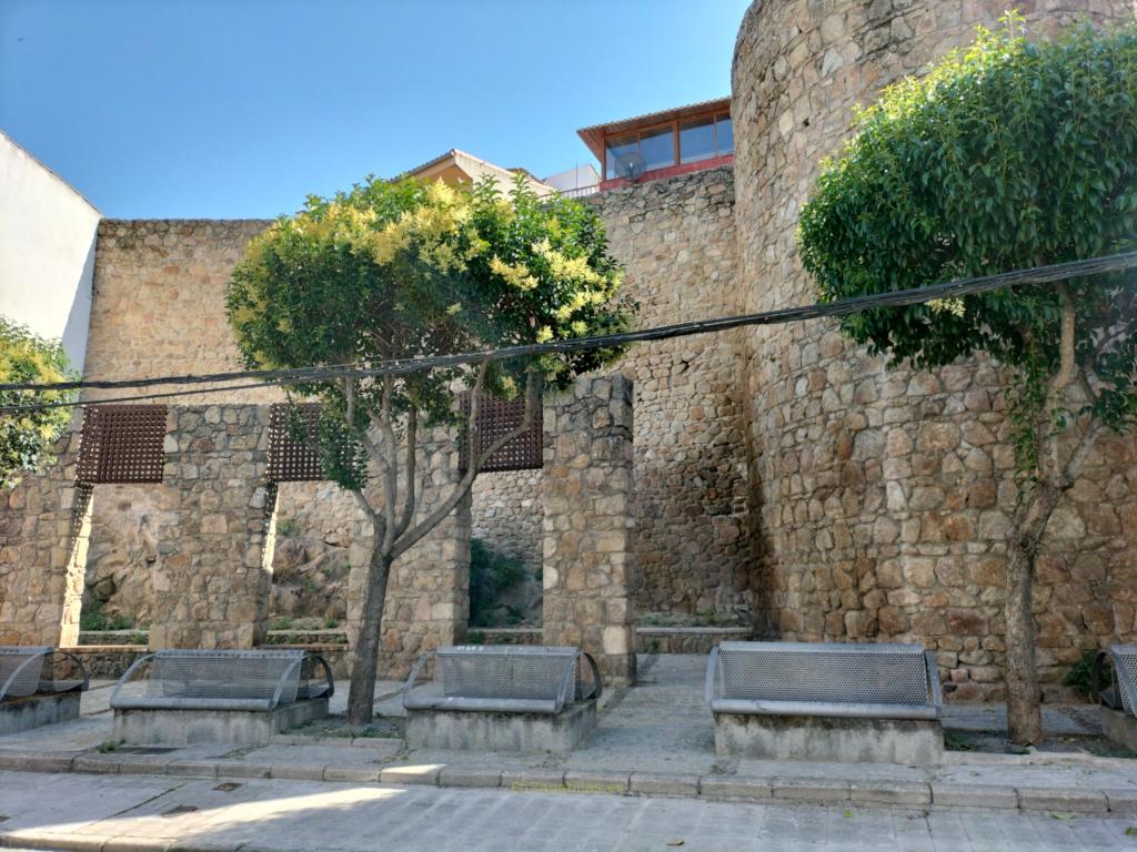 Tramos de la muralla visibles entre la Puerta de Trujillo y la Puerta de Coria