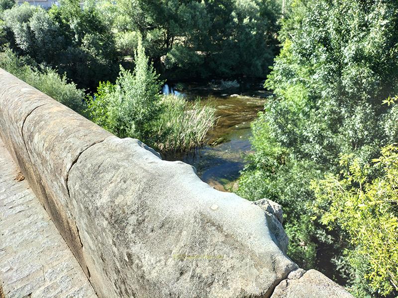 Piedra para afilar cuchillos en el Puente Nuevo