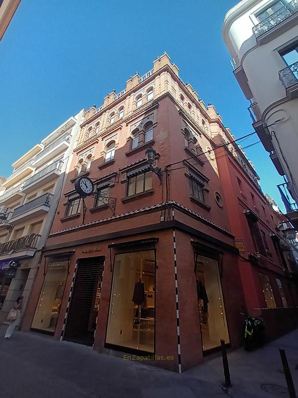 Casa sin balcones, Sevilla