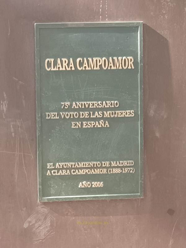 Detalle del Monumento a Clara Campoamor, Madrid