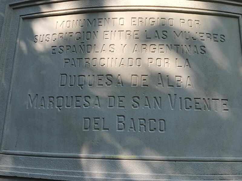 Detalle del monumento a Emilia Pardo Bazán, Madrid