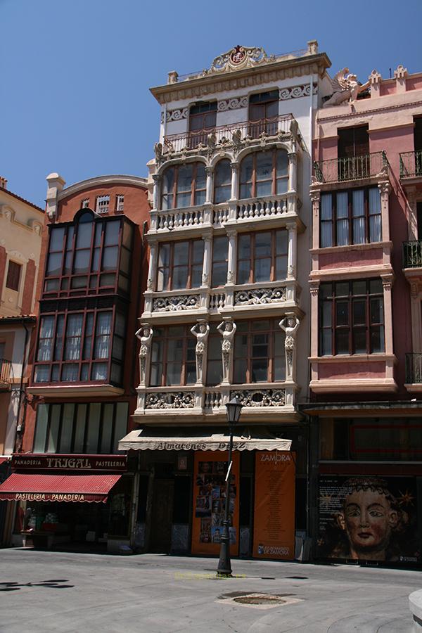 Edificio Cariátides, Zamora