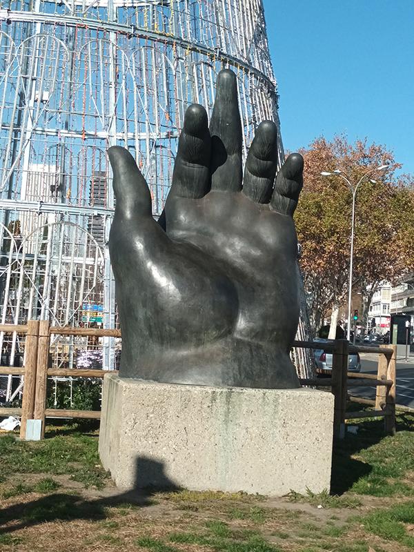 Escultura La Mano, Madrid