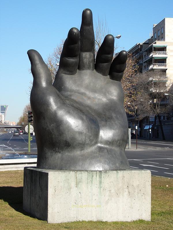 Escultura La Mano, Madrid
