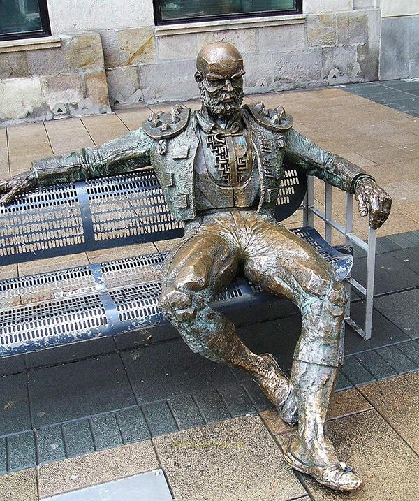 Escultura El Minotauro, Vitoria