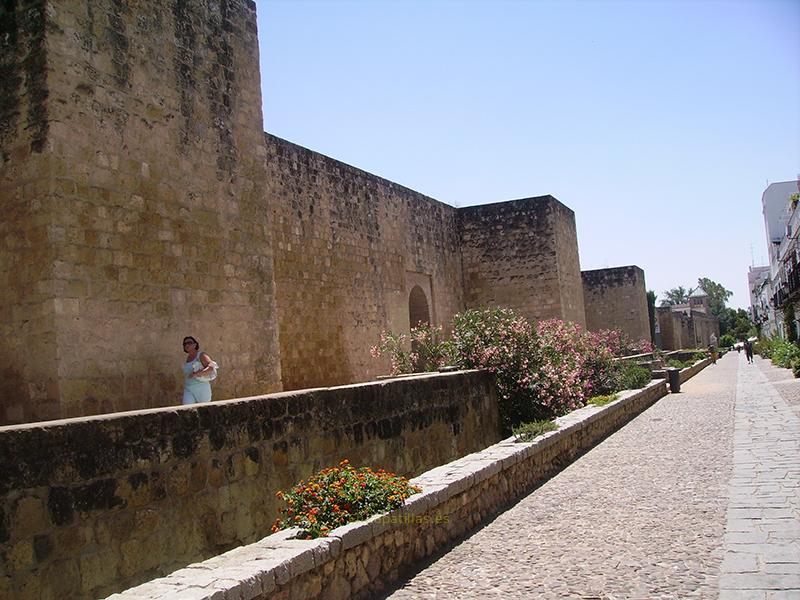Muralla en la calle Cairuan, Córdoba