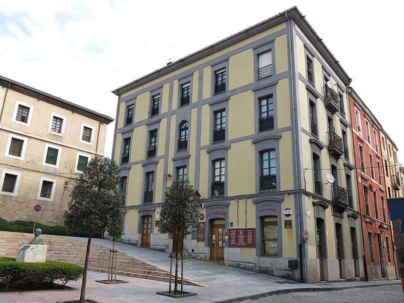 Plaza Arturo Arias, Gijón