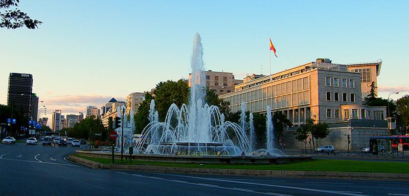 Fuente Plaza San Juan de la Cruz, Madrid