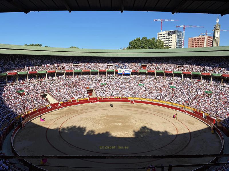 Plaza de Toros durante corrida de los sanfermines, Pamplona