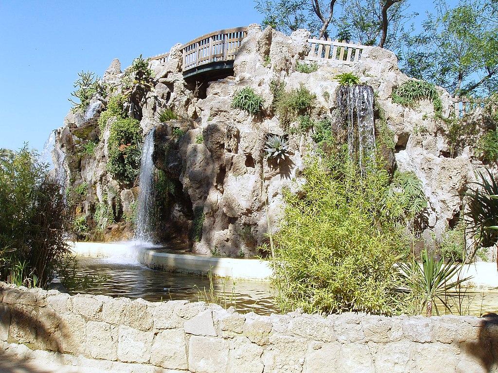 Gruta y cascada parque genovés de Cádiz