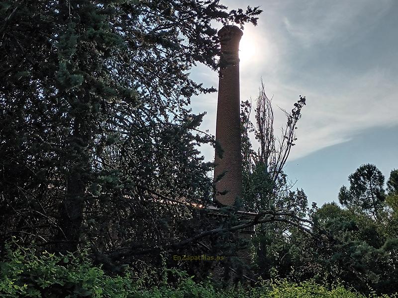 Chimenea de la fábrica de porcelana, Parque del Oeste, Madrid