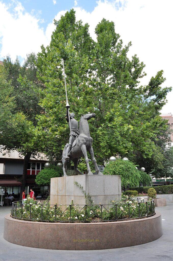 Escultura de Don Quijote en la Plaza del Pilar de Ciudad Real
