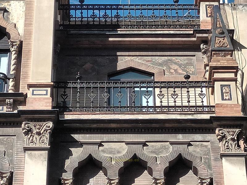 Detalle de los frescos, avenida de la Constitución, 26, Sevilla