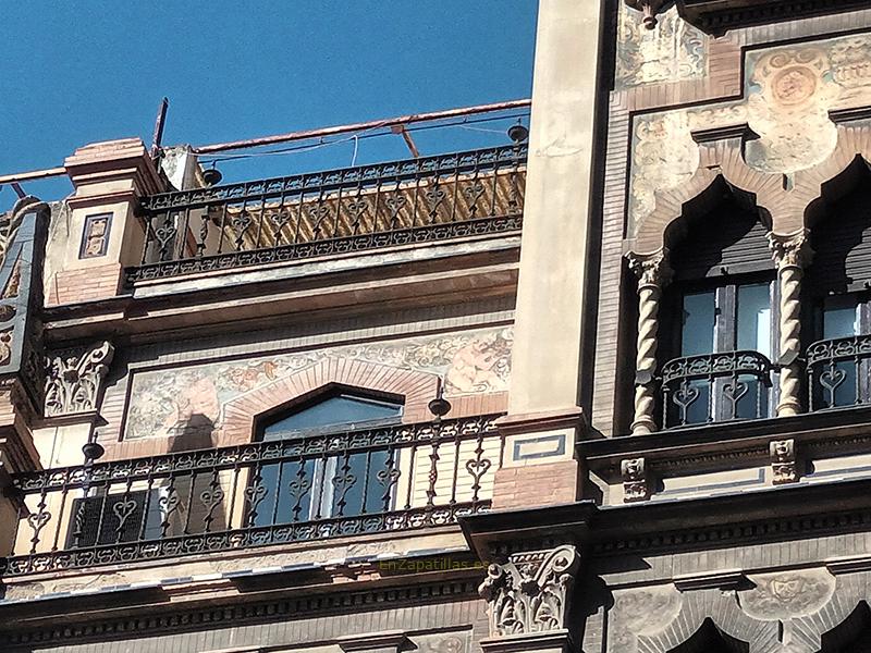 Detalle de los frescos, avenida de la Constitución, 26, Sevilla 