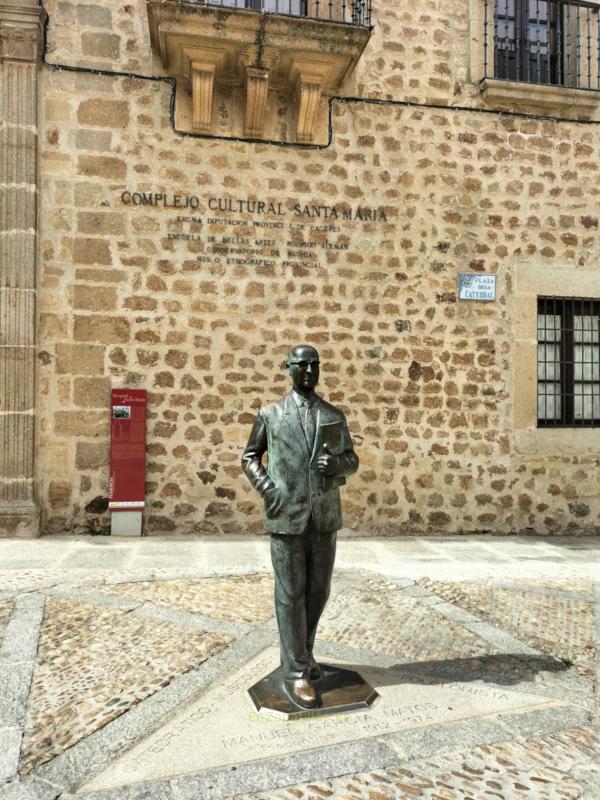 Estatua Manuel García Matos, Plaesncia