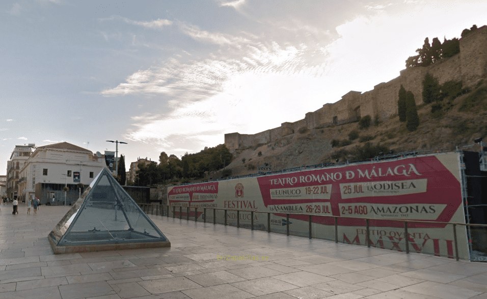 Pirámide de cristal, Málaga