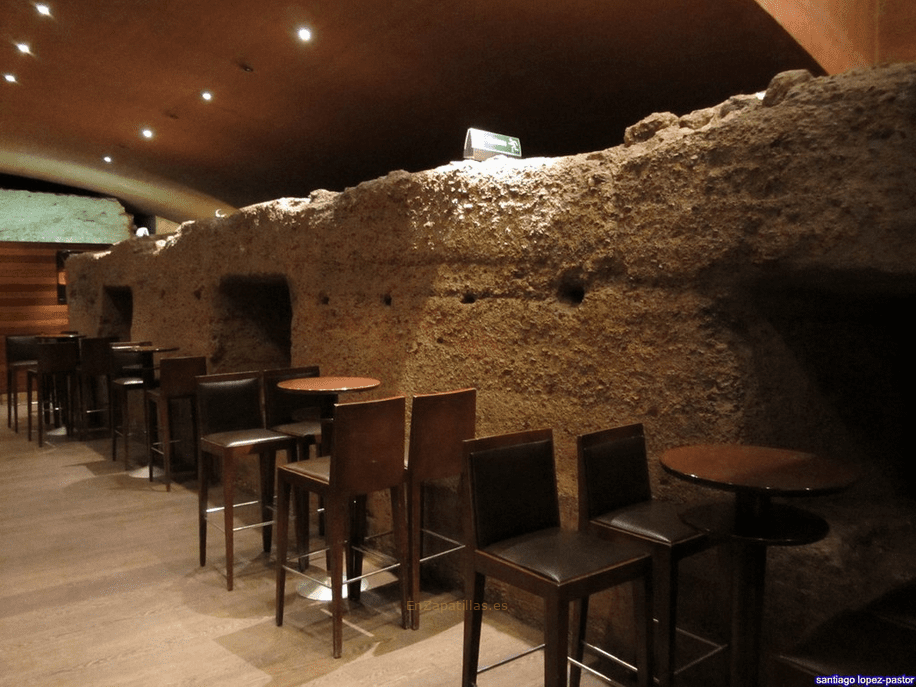 Muralla de Murcia en Cafetería La Muralla