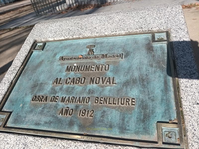 Placa junto al Monumento al Cabo Noval, Madrid